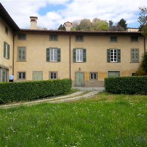 Foto Case indipendenti a Bergamo Colli di 400 m² con 10 locali in affitto
