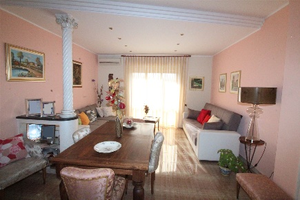 Foto Appartamento in VIA PISANO BAUDO 10, Lentini di 107 m² con 4 locali