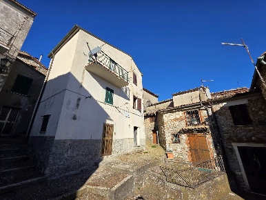 Foto Casa indipendente a Castell'Azzara Centro di 65 m² con 4 locali