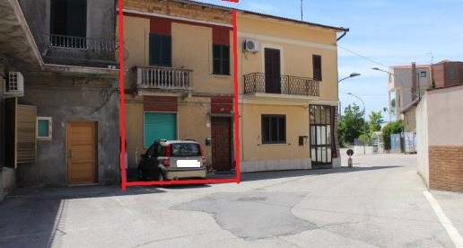Foto Casa indipendente a Scerni Centro di 105 m² con 5 locali in vendita