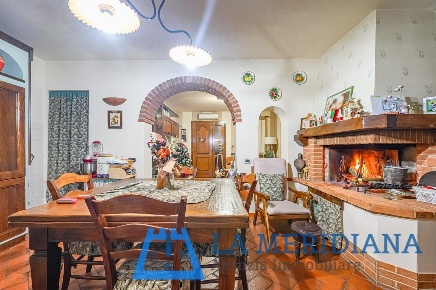 Foto Casa indipendente a Larciano San Rocco di 300 m² con 11 locali