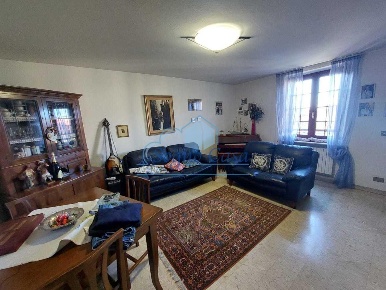 Foto Casa indipendente a Castelnuovo Magra Centro di 150 m² con 6 locali