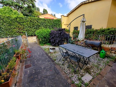 Foto Casa indipendente a Collesalvetti in vendita