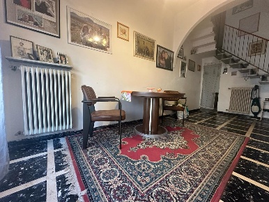Foto Casa indipendente a Viareggio Centro di 115 m² con 6 locali in vendita