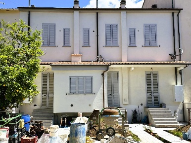 Foto Casa indipendente a Rosignano Marittimo in vendita