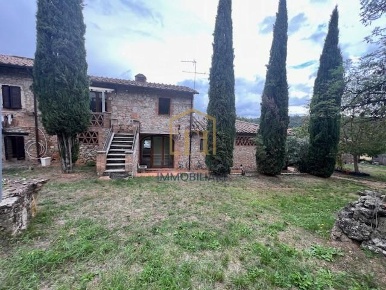 Foto Casa indipendente a Monteriggioni di 190 m² con 7 locali in vendita