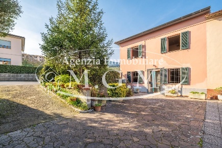 Foto Casa indipendente a Buti Cascine La Croce di 150 m² con 5 locali