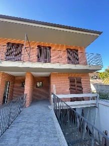 Foto Casa indipendente a Murlo Casciano di 100 m² con 6 locali in vendita