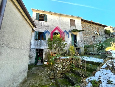 Foto Case semi ndipendenti a Borgo a Mozzano Corsagna di 88 m² con 5 locali
