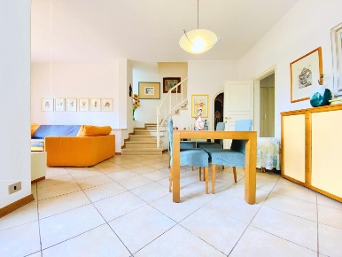 Foto Case semi ndipendenti a Pietrasanta di 120 m² con 5 locali in affitto