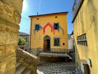 Foto Casa indipendente a Bagni di Lucca Scesta di 87 m² con 6 locali
