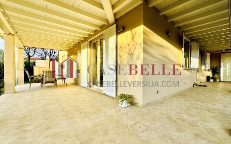 Foto Case semi ndipendenti a Camaiore Lido di Camaiore di 210 m² in affitto