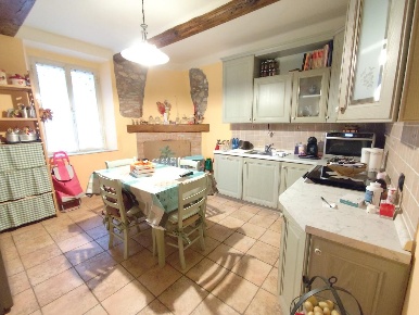 Foto Casa indipendente a Massa Castagnola di 90 m² con 6 locali in vendita