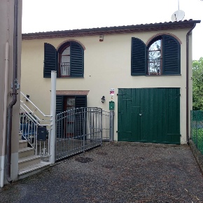 Foto Casa indipendente a Pisa Avane di 120 m² con 5 locali in vendita
