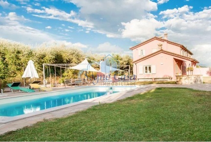 Foto Case semi ndipendenti a Castelnuovo Magra Centro di 204 m² in vendita