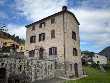 Foto Casa indipendente a Lucca Santa Maria del Giudice di 160 m² in vendita