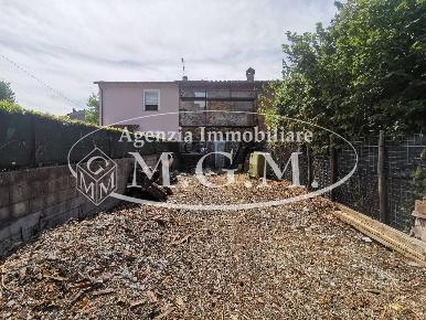 Foto Casa indipendente a Santa Maria a Monte di 80 m² con 4 locali
