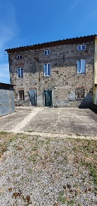 Foto Casa indipendente a Capannori Centro di 200 m² con 5 locali in vendita