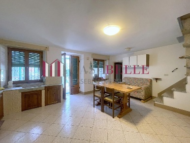 Foto Casa indipendente a Camaiore Camaiore Paese di 110 m² con 6 locali