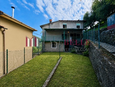 Foto Casa indipendente a Camaiore Camaiore Paese di 110 m² con 6 locali