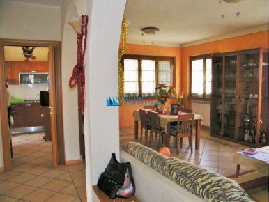 Foto Case semi ndipendenti a Montignoso Cinquale di 150 m² con 5 locali