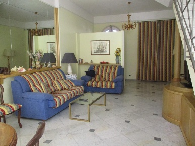 Foto Casa indipendente a Viareggio Centro di 200 m² con 7 locali in vendita