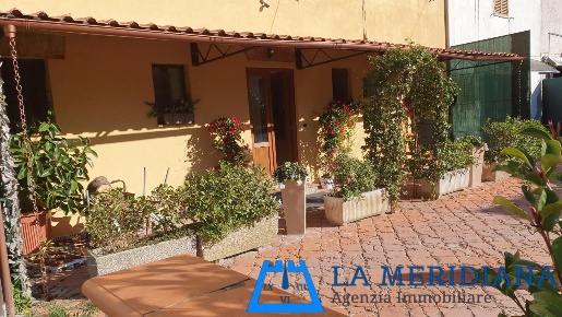 Foto Casa indipendente a Ponte Buggianese Centro di 230 m² con 11 locali