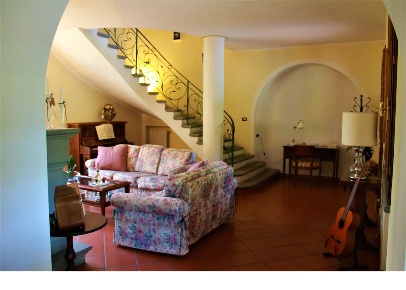 Foto Villa bifamiliare a Santa Maria a Monte di 200 m² con 5 locali