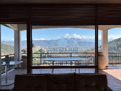 Foto Case semi ndipendenti a Ameglia Centro di 440 m² con 10 locali