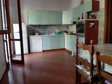 Foto Case indipendenti a Massa Avenza di 90 m² con 4 locali in affitto