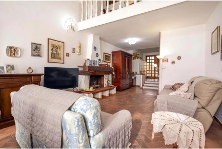 Foto Villa a schiera a Calci Centro di 250 m² con 8 locali in vendita