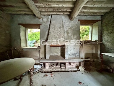 Foto Casa indipendente a Capannori Centro di 160 m² con 8 locali in vendita