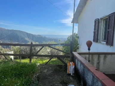 Foto Case semi ndipendenti a Montignoso di 130 m² con 7 locali in vendita