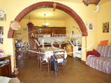 Foto Casa indipendente a Santa Maria a Monte di 100 m² con 4 locali