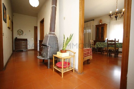 Foto Appartamento in via paolini 9, Massa Rinchiostra - Quercioli di 385 m²