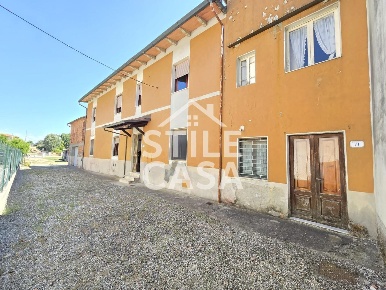 Foto Case semi ndipendenti a Castelfranco di Sotto Orentano di 310 m²