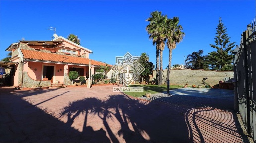 Foto Villa unifamiliare in via del luccio, Siracusa Ognina di 260 m²