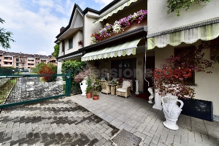 Foto Casa indipendente in Via Bonomelli 11, Paderno Dugnano di 171 m²