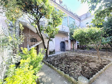 Foto Casa indipendente in Umberto, Caivano Centro di 180 m² con 5 locali