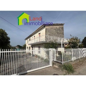 Foto Casa indipendente a Eboli Centro di 300 m² con 5 locali in vendita