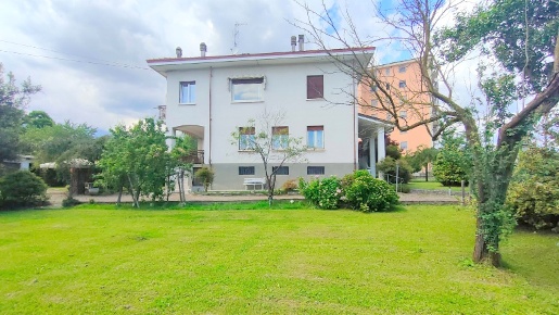 Foto Casa indipendente in Provinciale, Camburzano di 270 m² con 8 locali
