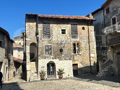 Foto Casa indipendente in Santa Maria, Sermoneta Centro di 120 m²