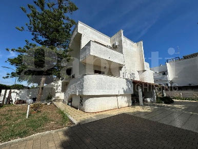 Foto Villa unifamiliare in III LEPORE, Bari Palese di 250 m² con 5 locali