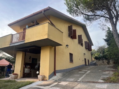 Foto Casa indipendente in CASA INDIPENDENTE A CALVI DELL'UMBRIA, Centro