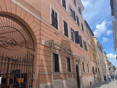 Foto Appartamento in Vicolo d'Orfeo 3, Roma Borgo di 123 m² con 4 locali