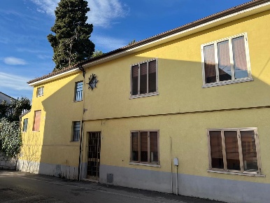 Foto Casa indipendente a Thiene Centro di 100 m² con 5 locali in vendita