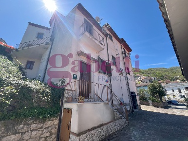 Foto Casa indipendente in Via Insorti d'Ungheria 4, Sesto Campano Centro