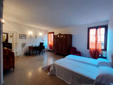 Foto Appartamento in Campo dei Gesoiti, Venezia di 200 m² con 8 locali