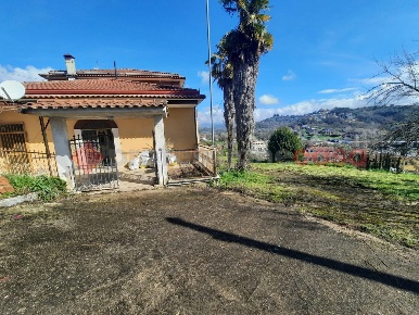 Foto Casa indipendente in Via Casilina Nord 1, Torrice di 180 m² in vendita