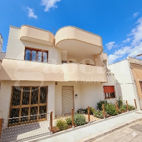 Foto Casa indipendente in Via Melissano 100, Melissano di 250 m² in vendita